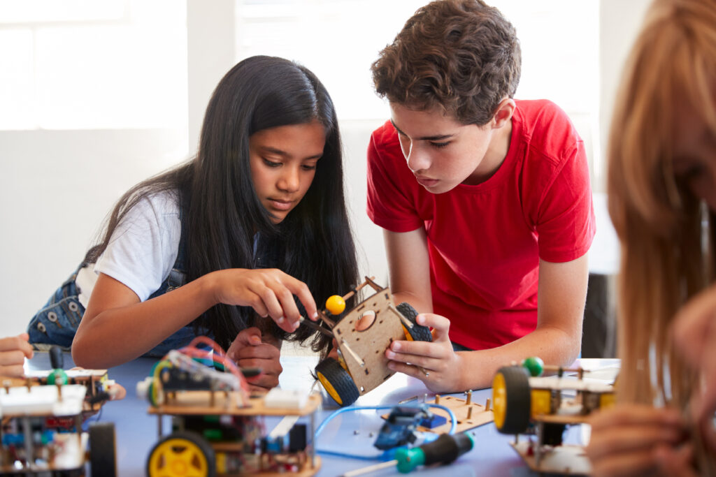 Cultura Maker na educação: como ajuda no desenvolvimento das 10 competências gerais